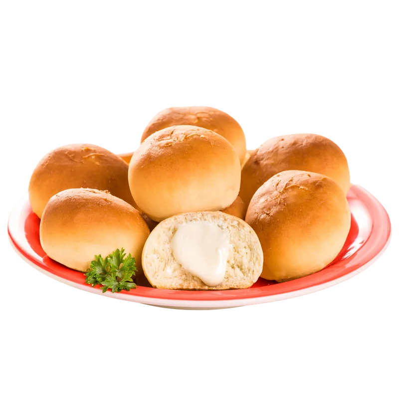 Pães de batata recheados sobre um prato. Imagem ilustrativa.